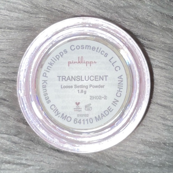 💖 PINKLIPPS COSMETICS 💖
Loose Setting Powder in Translucent - Picture 3 of 3